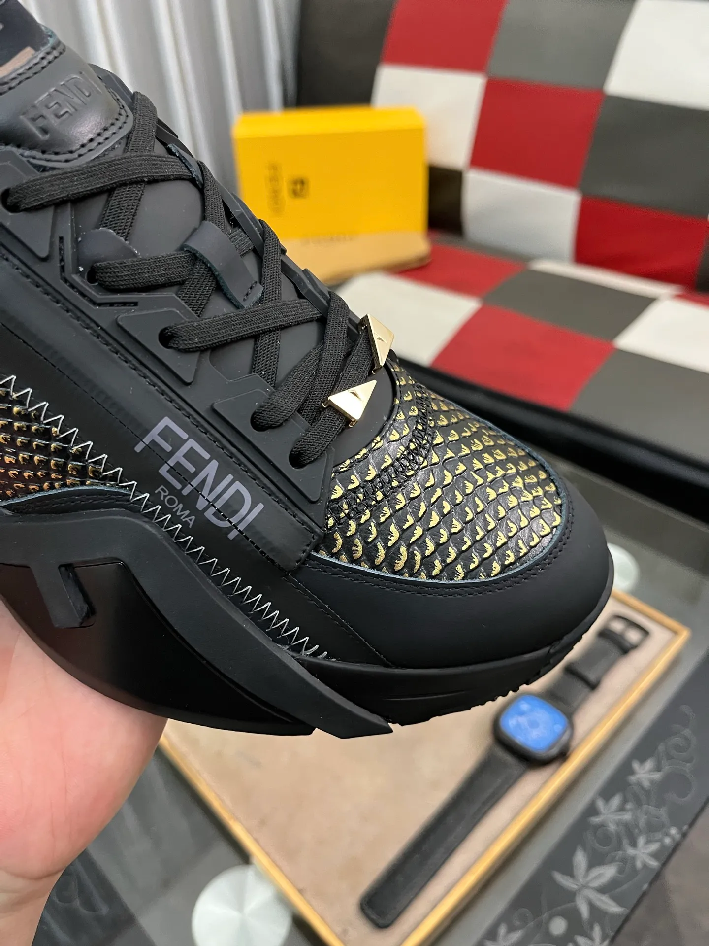 Men's Men's Shoes💰540⌚️⌚️【FENDI】FENDI high-tops are classic and comfortable for men. This complex sneaker is made of soft calfskin➕genuine leather lining➕original ultra-light rubber material with rough outsole. This unique and thin style is suitable for the casual and refined sensibility of this season. It is comfortable and natural on the feet. It is an everyday style for casual travel in autumn and winter! 38−444️⃣colors available